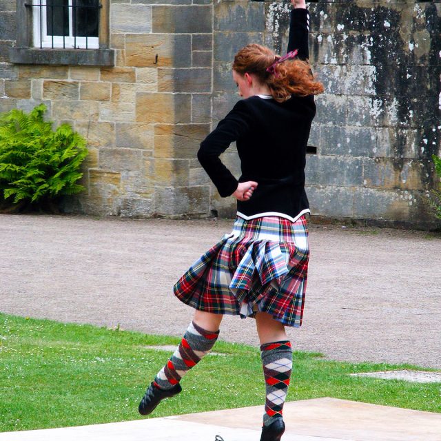 danza-tradizionale-scozzese-large